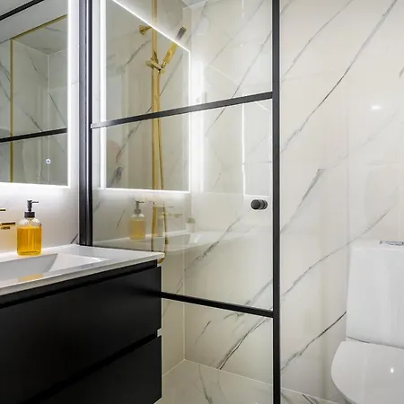 Modern With Jacuzzi And Sauna *
